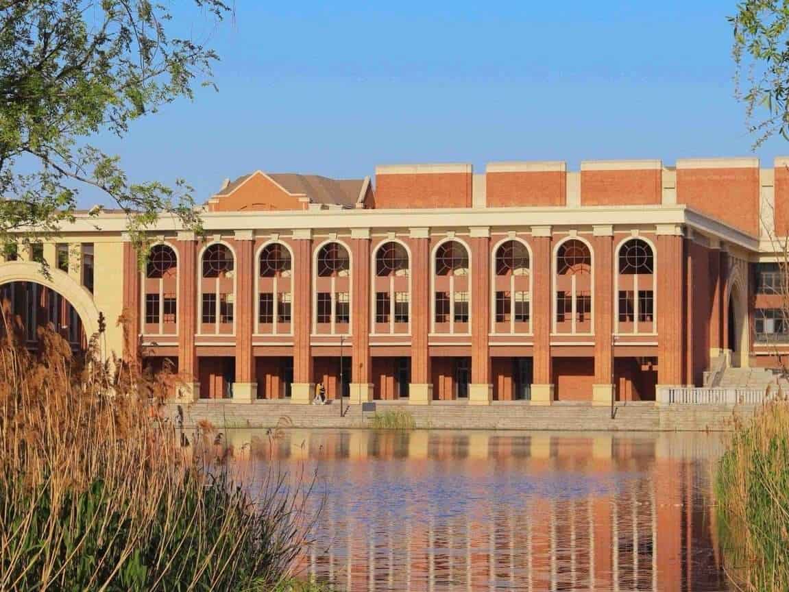 7a59d201gy1hxizo8e20nj213z0u0wrc edited Review Zhejiang Sci‑Tech University: Đánh Giá Chất Lượng Đào Tạo và Cơ Hội Nghề Nghiệp